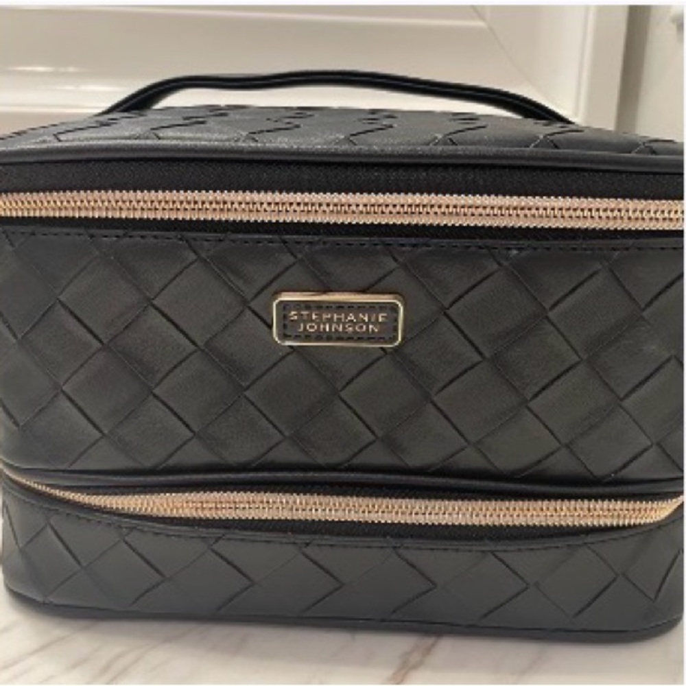 Stephanie Johnson - Jenny Train Case - Raven Black with Gold Hardware